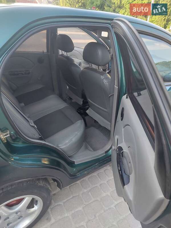 Седан Chevrolet Aveo 2005 в Острозі