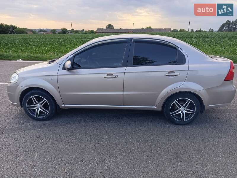 Седан Chevrolet Aveo 2008 в Ромнах
