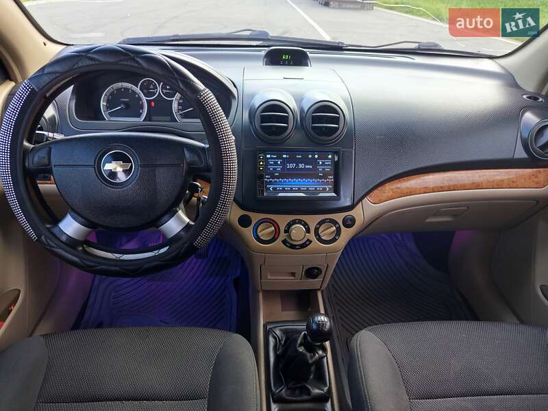 Седан Chevrolet Aveo 2008 в Ромнах
