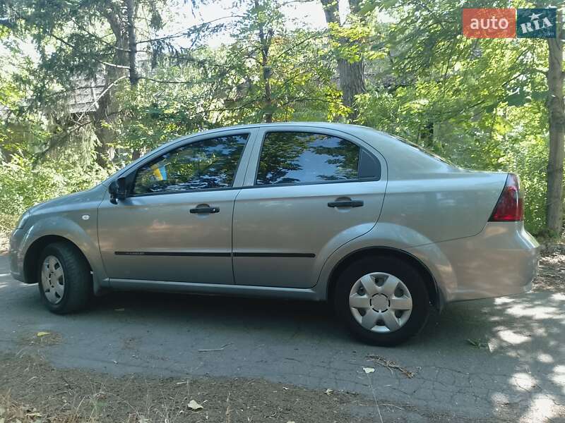 Седан Chevrolet Aveo 2011 в Кривом Роге