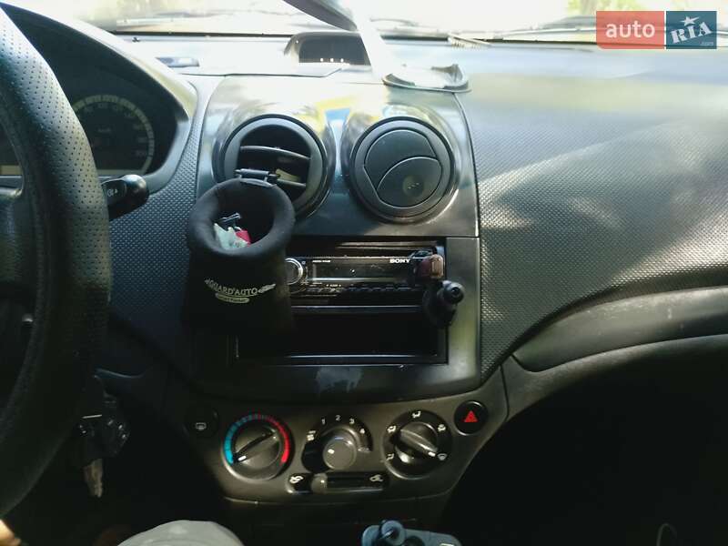 Седан Chevrolet Aveo 2011 в Кривом Роге
