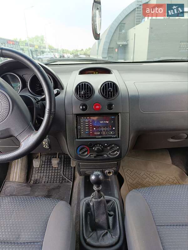 Седан Chevrolet Aveo 2005 в Днепре