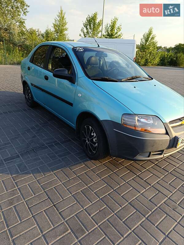 Седан Chevrolet Aveo 2005 в Днепре