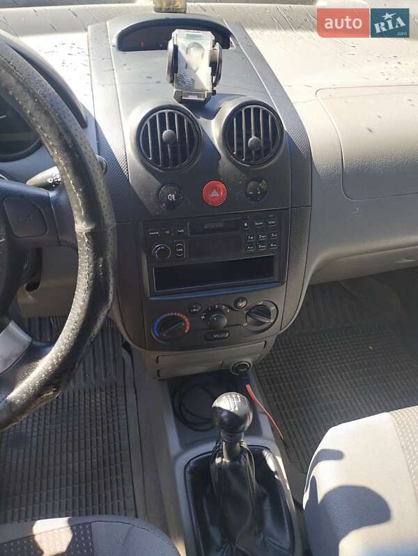 Хэтчбек Chevrolet Aveo 2005 в Вышгороде