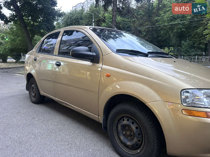 Седан Chevrolet Aveo 2003 в Киеве