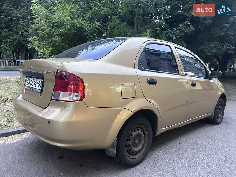 Седан Chevrolet Aveo 2003 в Киеве