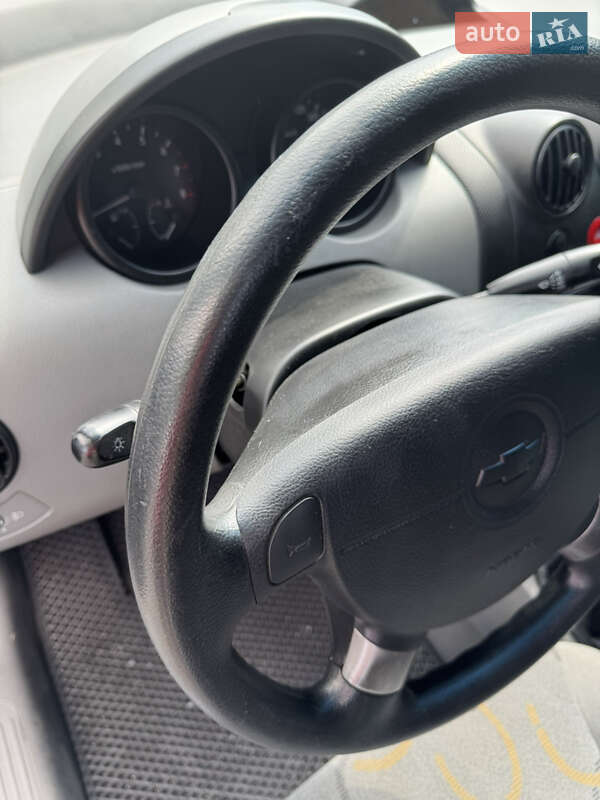 Седан Chevrolet Aveo 2005 в Каменском