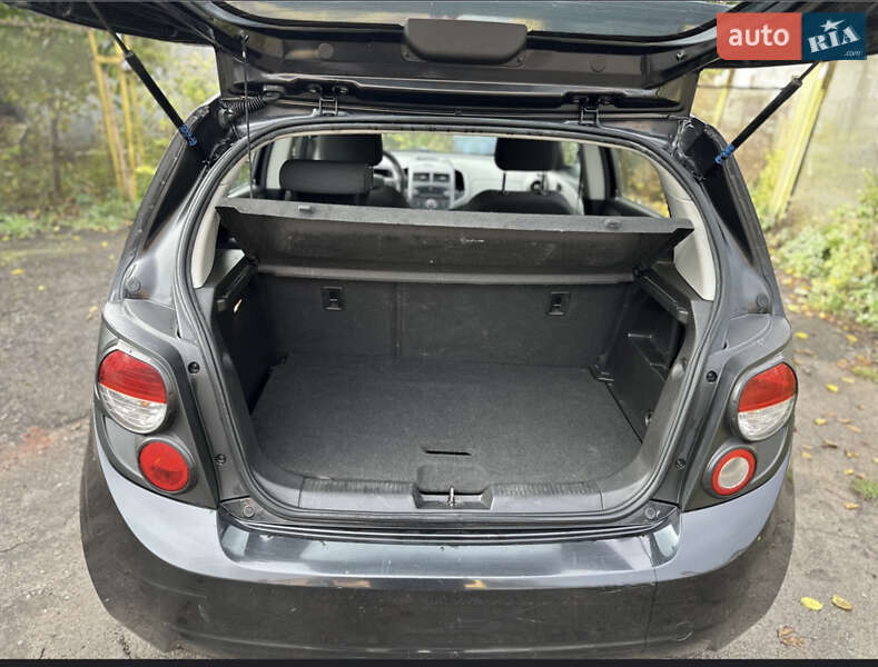 Хэтчбек Chevrolet Aveo 2012 в Ровно