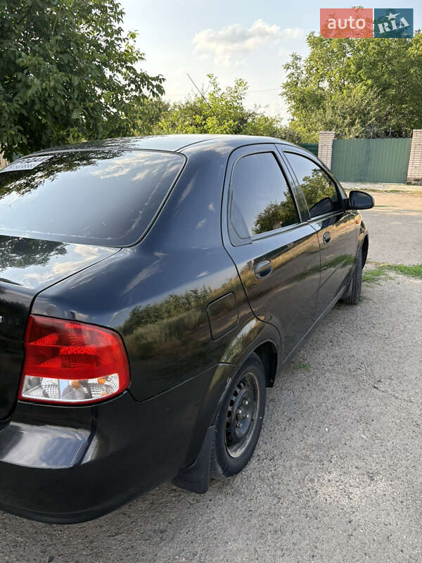 Седан Chevrolet Aveo 2005 в Голованевске