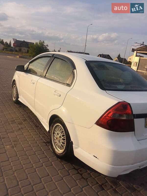 Седан Chevrolet Aveo 2007 в Львове