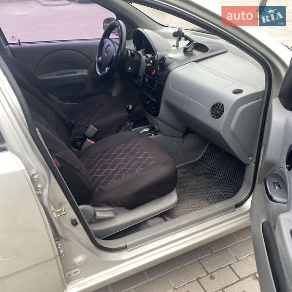 Седан Chevrolet Aveo 2005 в Умани