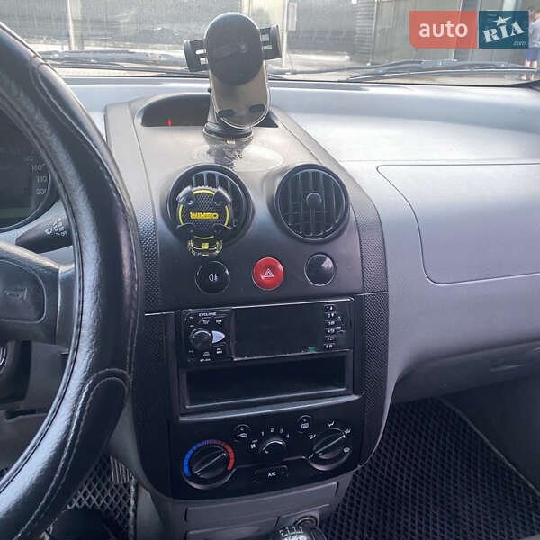 Седан Chevrolet Aveo 2005 в Умани