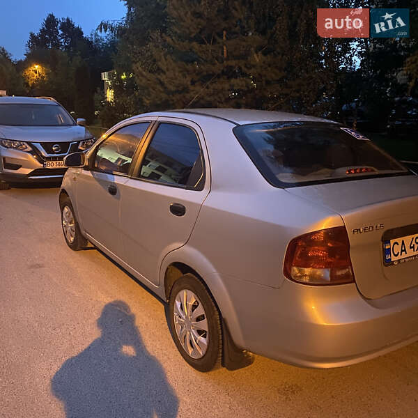 Седан Chevrolet Aveo 2005 в Умани