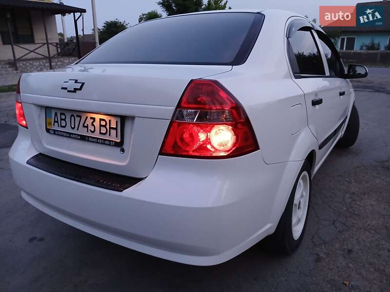 Седан Chevrolet Aveo 2009 в Черновцах