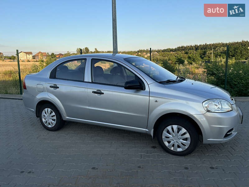 Седан Chevrolet Aveo 2008 в Києві