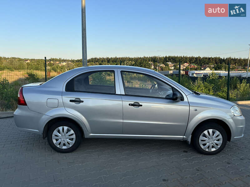 Седан Chevrolet Aveo 2008 в Києві
