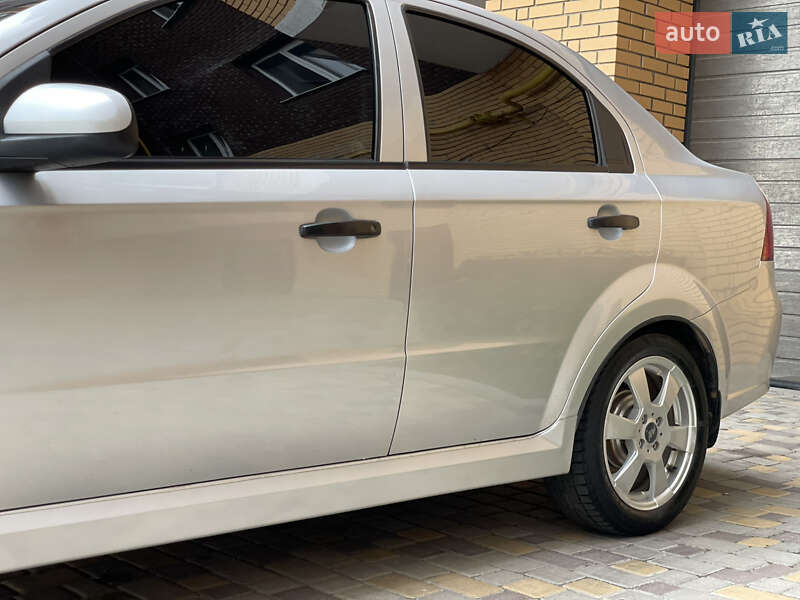Седан Chevrolet Aveo 2008 в Чернівцях