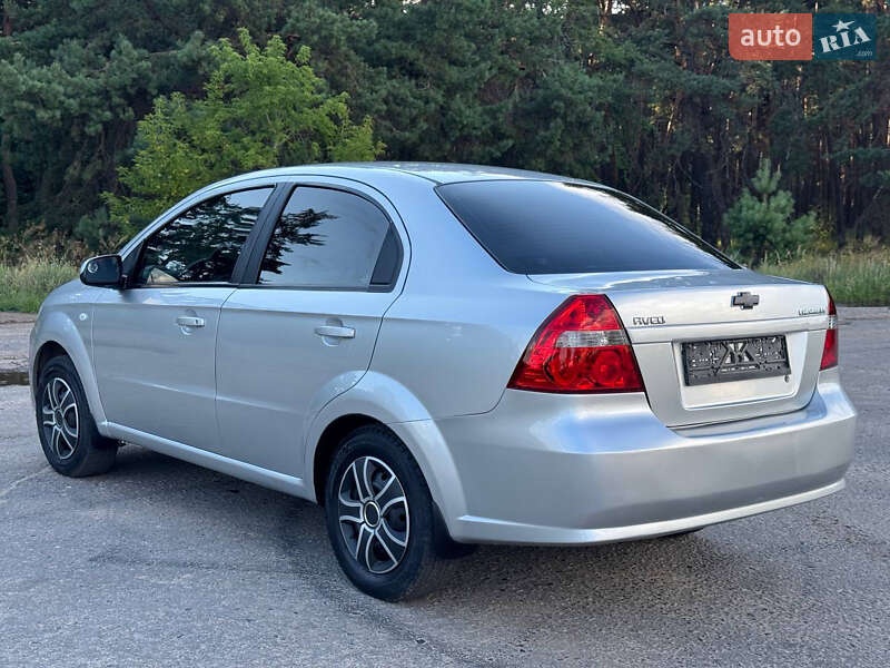 Седан Chevrolet Aveo 2009 в Охтирці