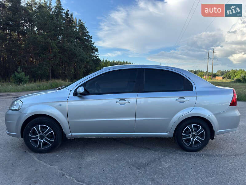 Седан Chevrolet Aveo 2009 в Охтирці