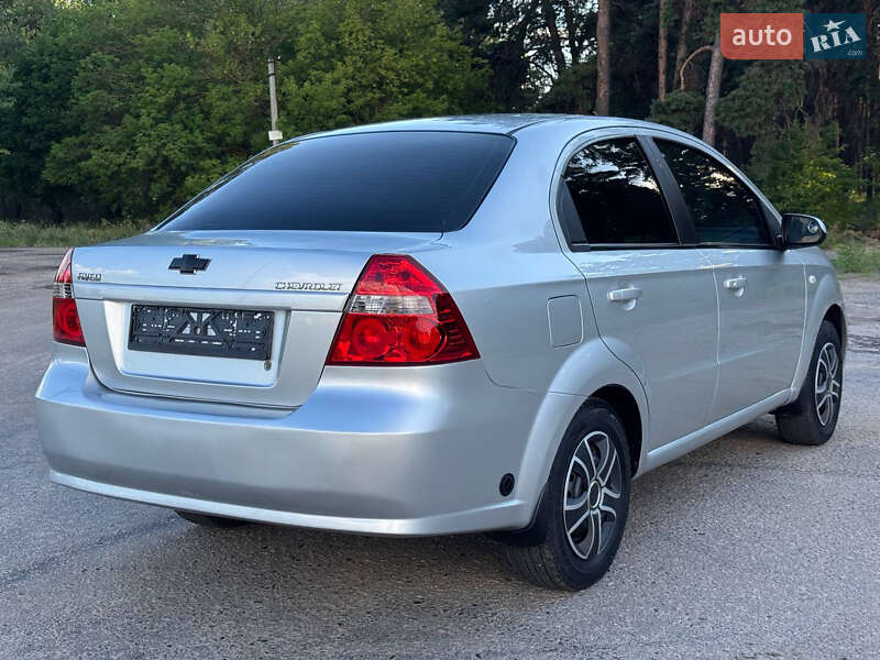 Седан Chevrolet Aveo 2009 в Охтирці