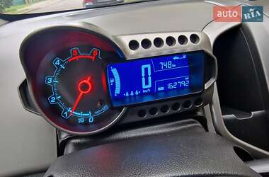 Хэтчбек Chevrolet Aveo 2011 в 