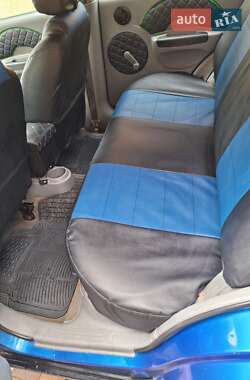 Седан Chevrolet Aveo 2004 в 