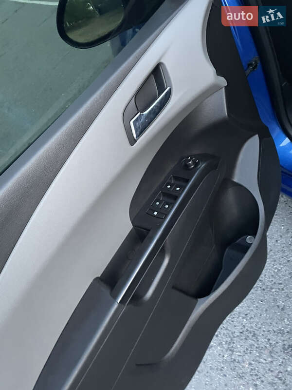 Седан Chevrolet Aveo 2011 в Херсоне