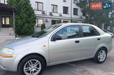 Седан Chevrolet Aveo 2005 в Києві