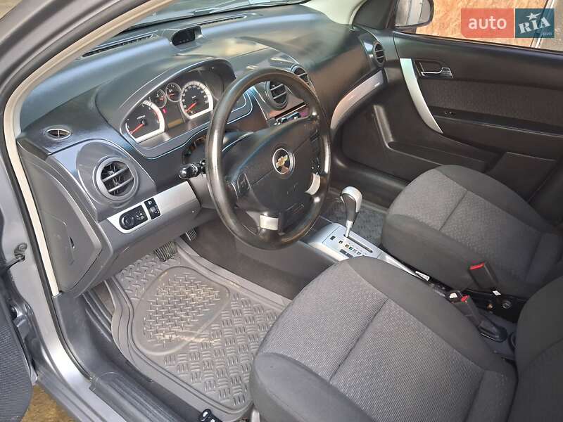 Седан Chevrolet Aveo 2011 в Черновцах