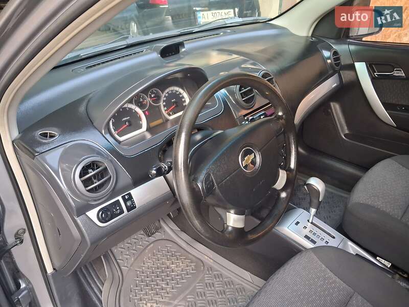 Седан Chevrolet Aveo 2011 в Черновцах