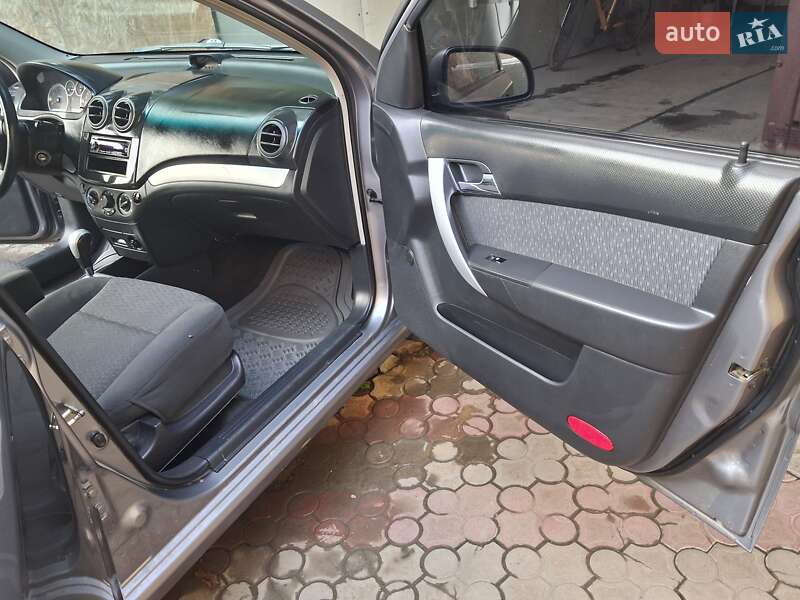 Седан Chevrolet Aveo 2011 в Черновцах
