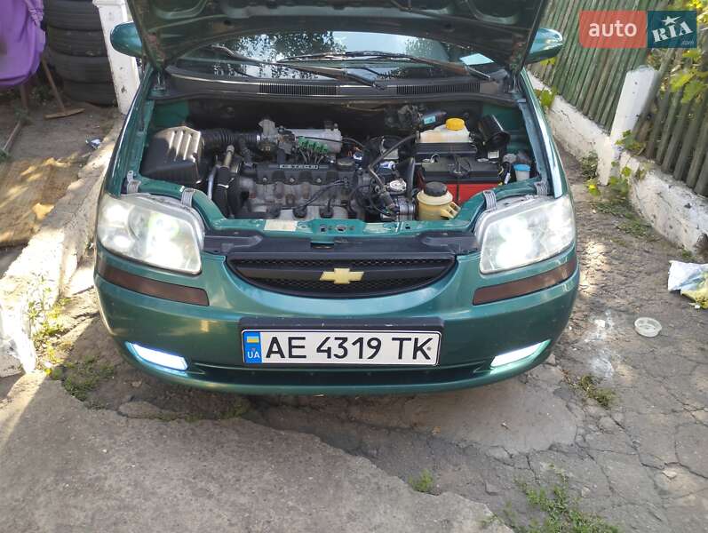 Седан Chevrolet Aveo 2005 в Днепре