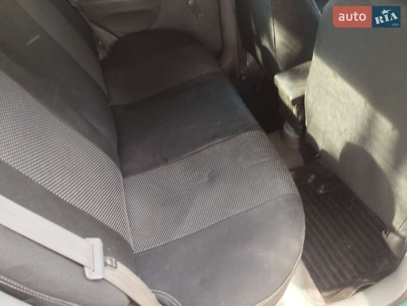 Седан Chevrolet Aveo 2005 в Днепре