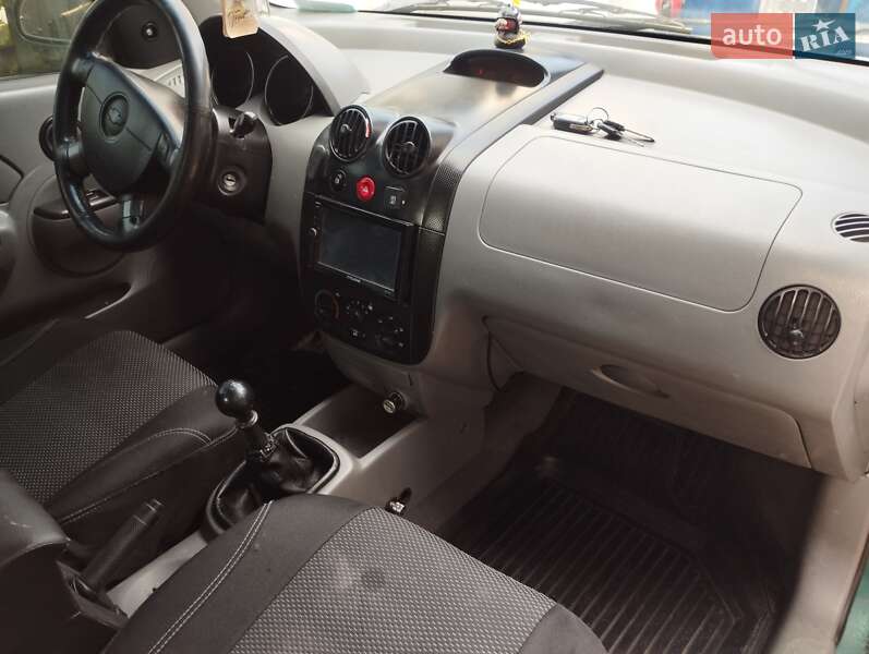 Седан Chevrolet Aveo 2005 в Днепре