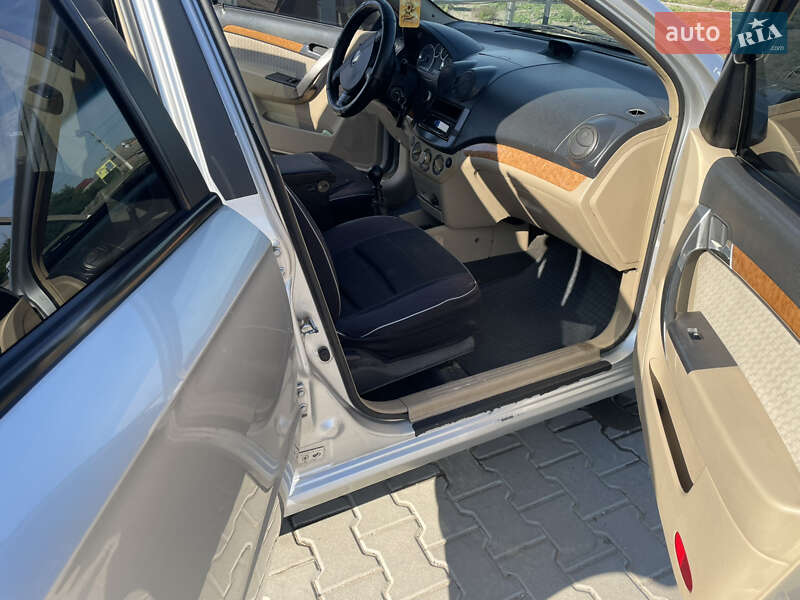 Седан Chevrolet Aveo 2007 в Іллінцях