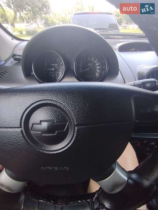 Седан Chevrolet Aveo 2006 в Вараші