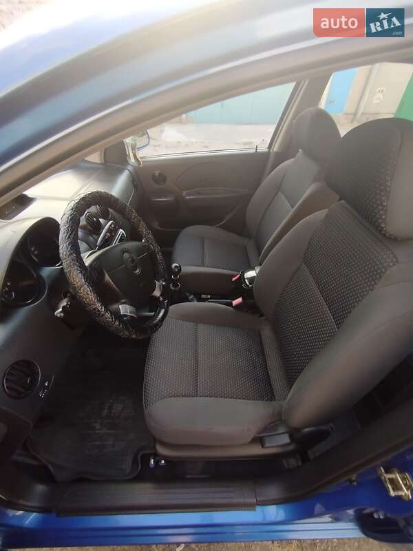 Седан Chevrolet Aveo 2006 в Вараші