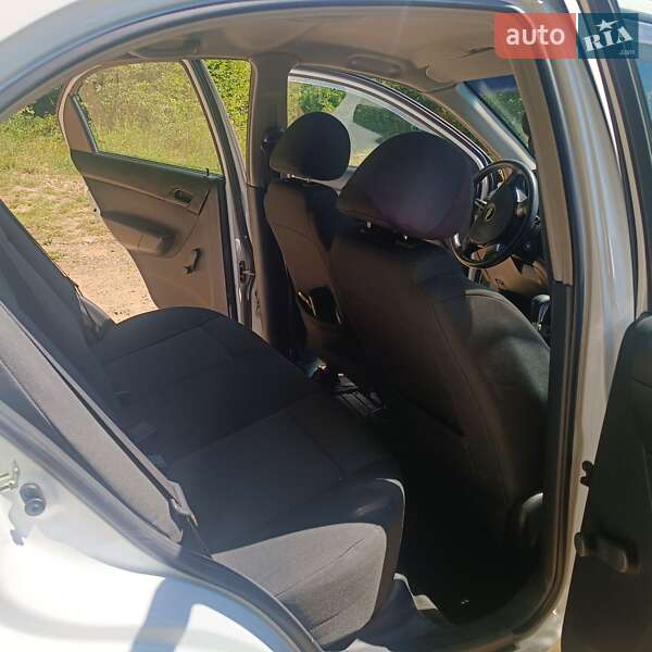 Седан Chevrolet Aveo 2011 в Мукачевому