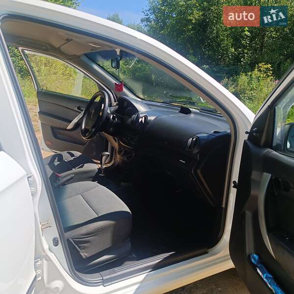 Седан Chevrolet Aveo 2011 в Мукачевому