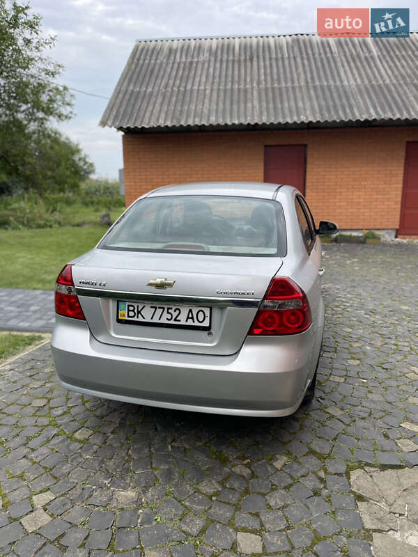 Седан Chevrolet Aveo 2008 в Рівному