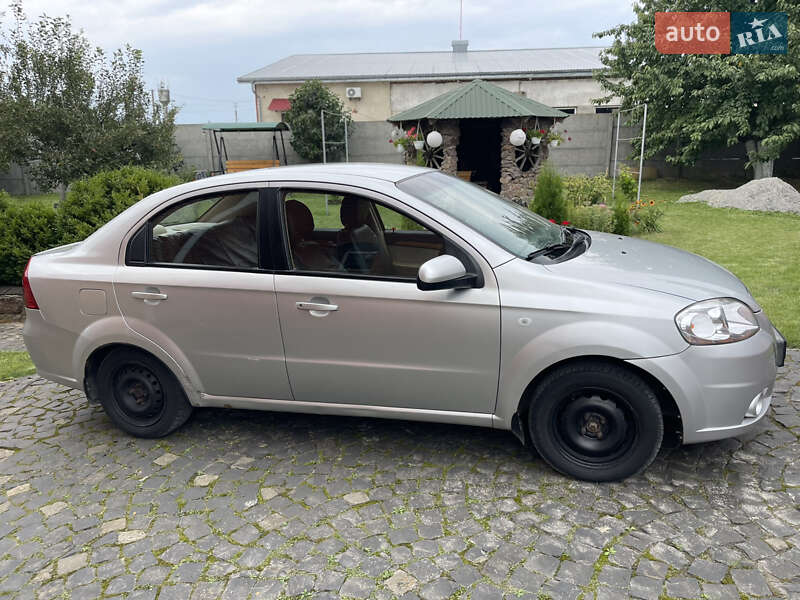 Седан Chevrolet Aveo 2008 в Рівному
