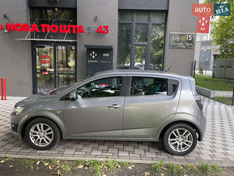 Хетчбек Chevrolet Aveo 2012 в Києві