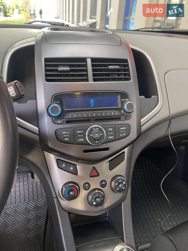 Хетчбек Chevrolet Aveo 2012 в Києві