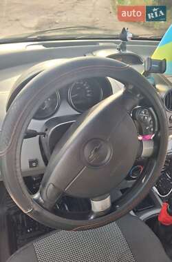 Хэтчбек Chevrolet Aveo 2005 в 