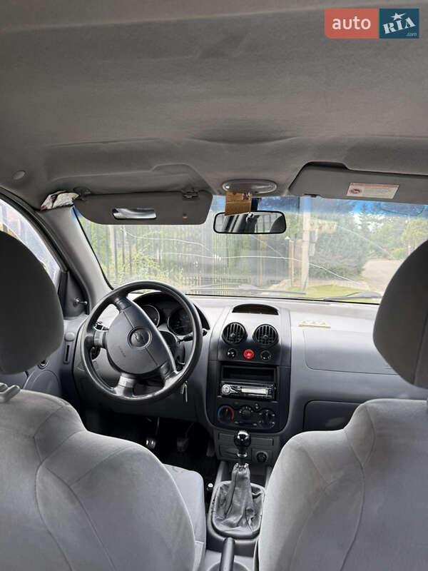 Седан Chevrolet Aveo 2004 в Львове