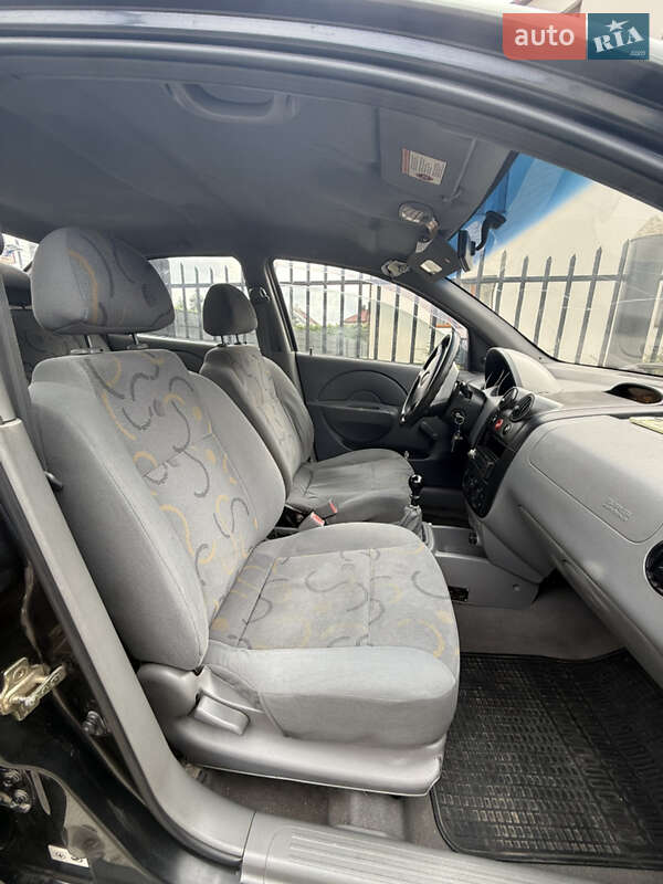 Седан Chevrolet Aveo 2004 в Львове