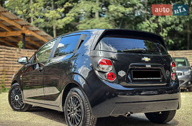 Хэтчбек Chevrolet Aveo 2011 в 