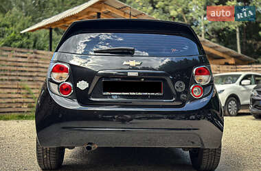 Хэтчбек Chevrolet Aveo 2011 в 
