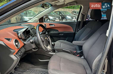 Хэтчбек Chevrolet Aveo 2011 в 