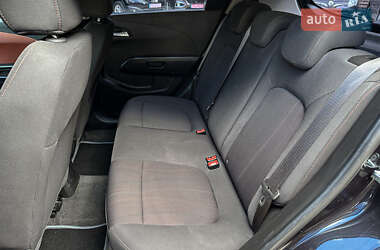 Хэтчбек Chevrolet Aveo 2011 в 
